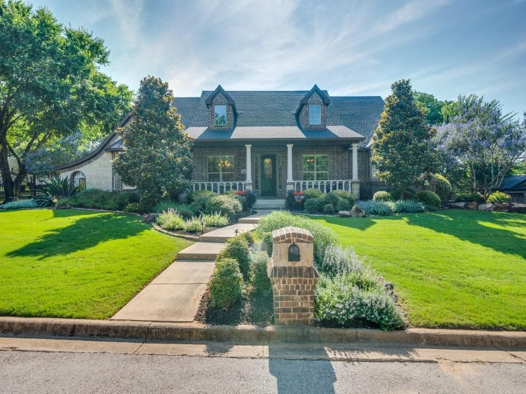 1221 Morris Dr