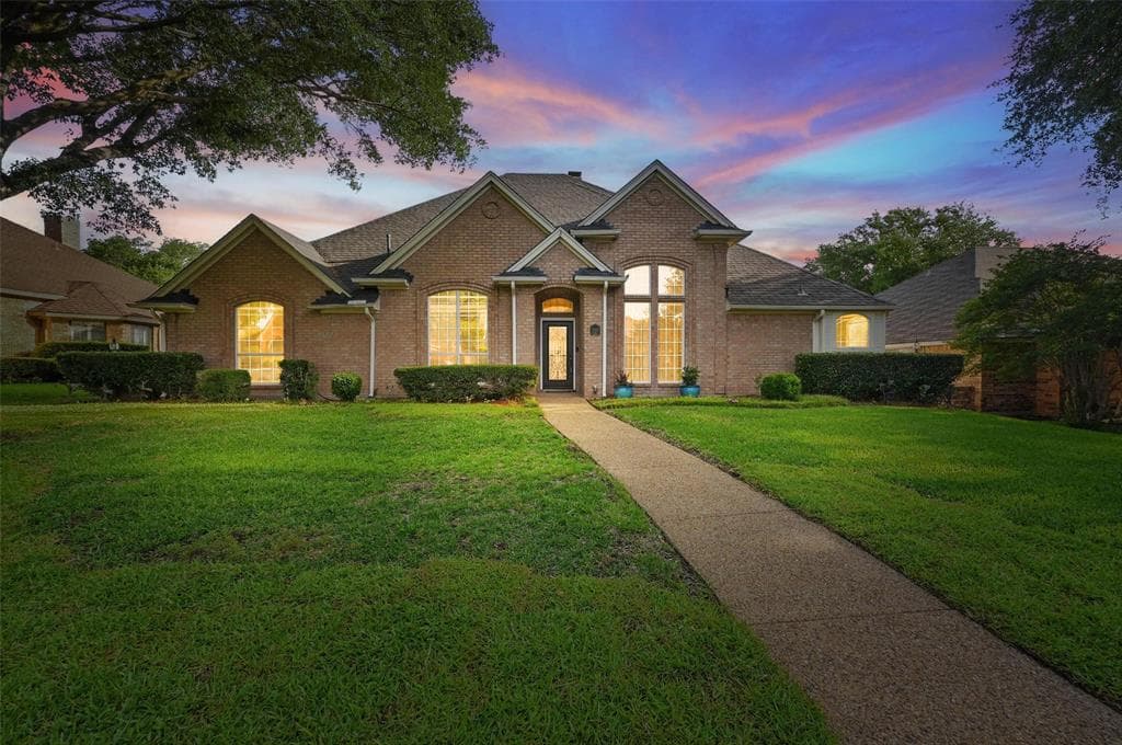1521 Treeline Dr