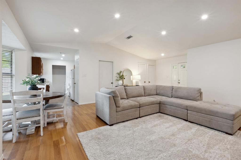 713 Loganwood Dr