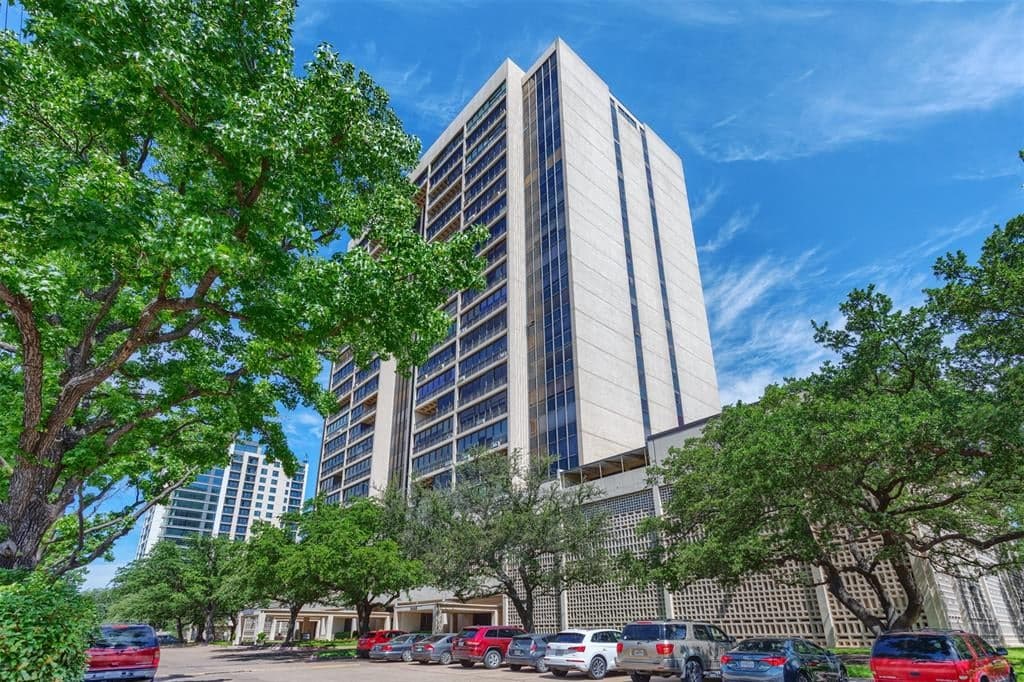 6335 W Northwest Hwy # 6335