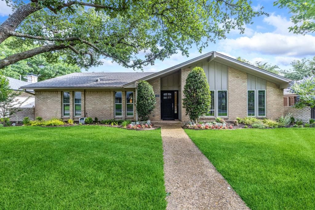 7310 Foxworth Dr
