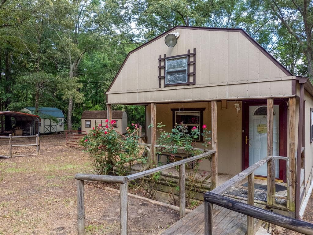 1738 White Cedar Rd