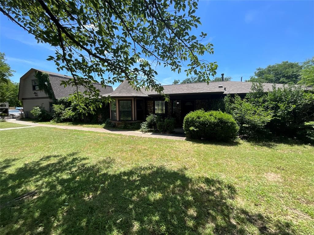 570 Bluebird Ln