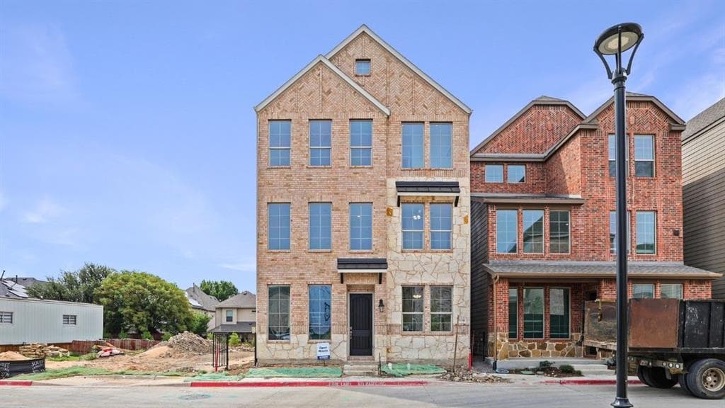 4528 Cinema St