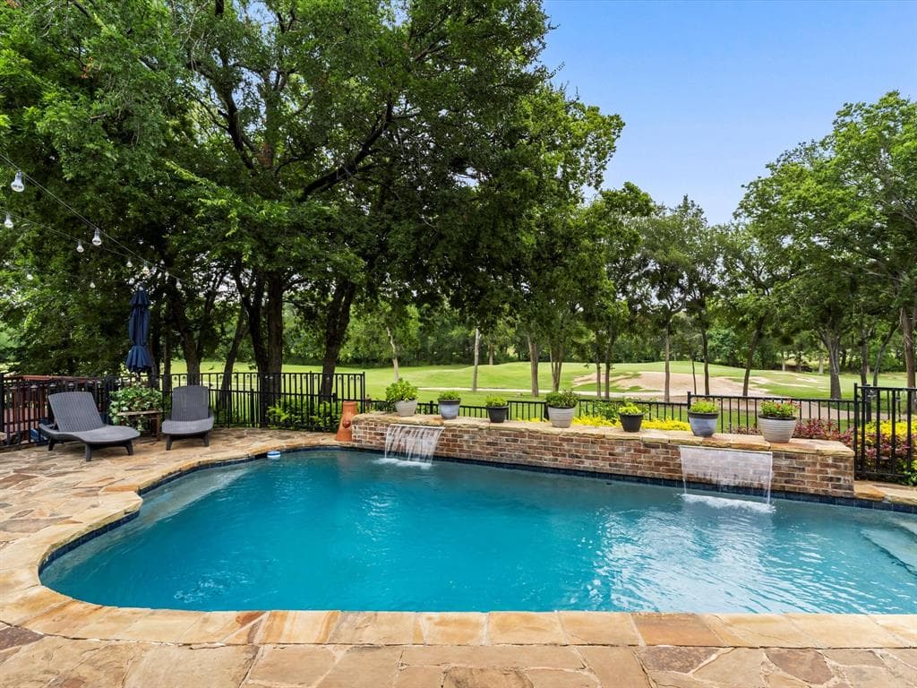 5504 Greenview Ct