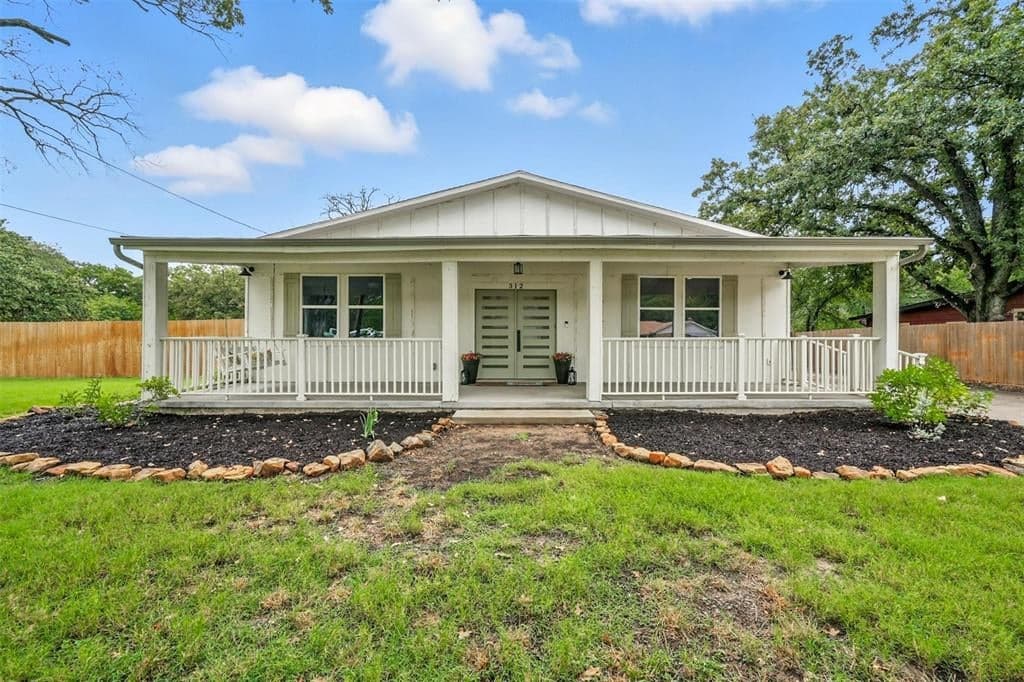 312 Lone Tree Ln