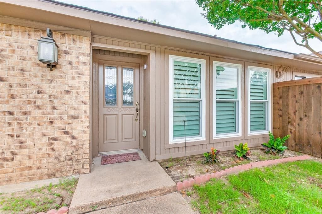 2407 Libra Dr