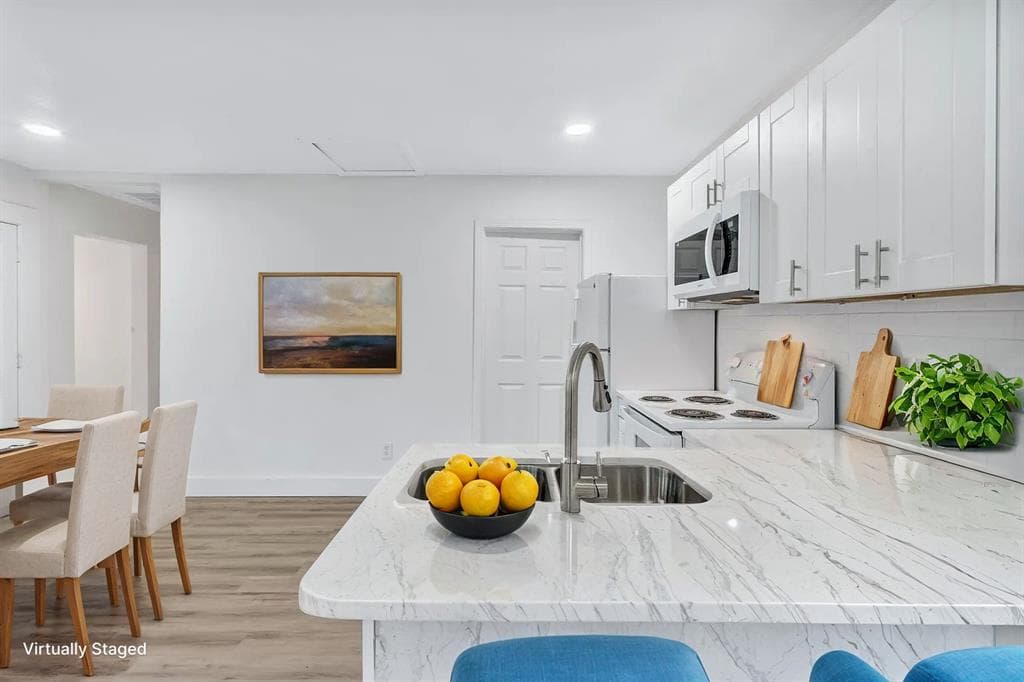 2530 Honeysuckle Ave