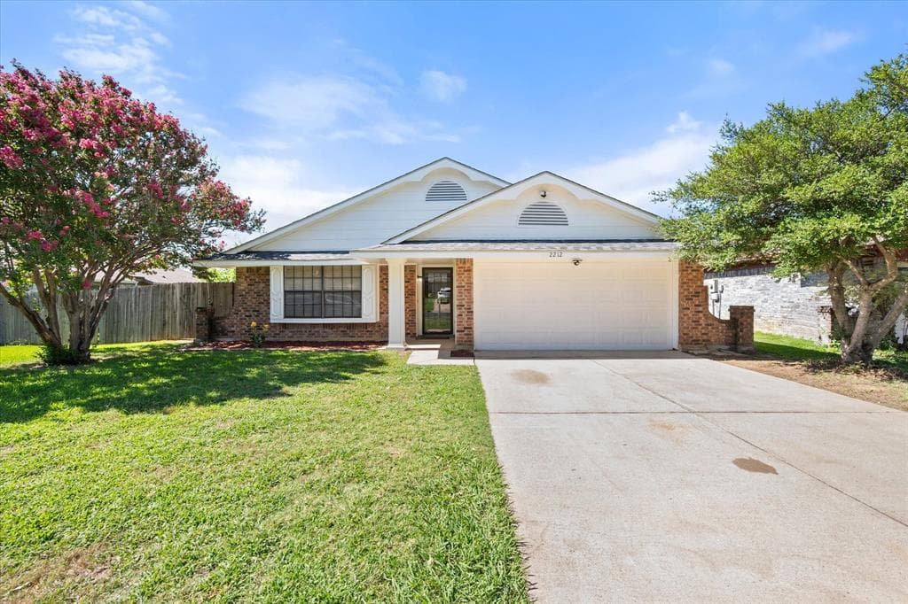 2212 Hollybush Ln