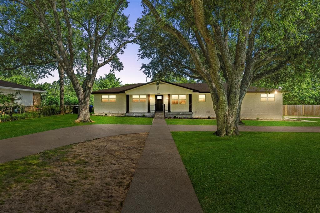 3501 Alta Vista Dr