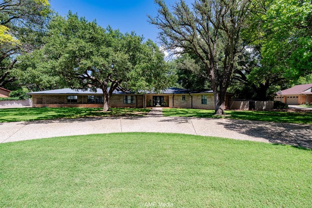 1117 S Leggett Dr