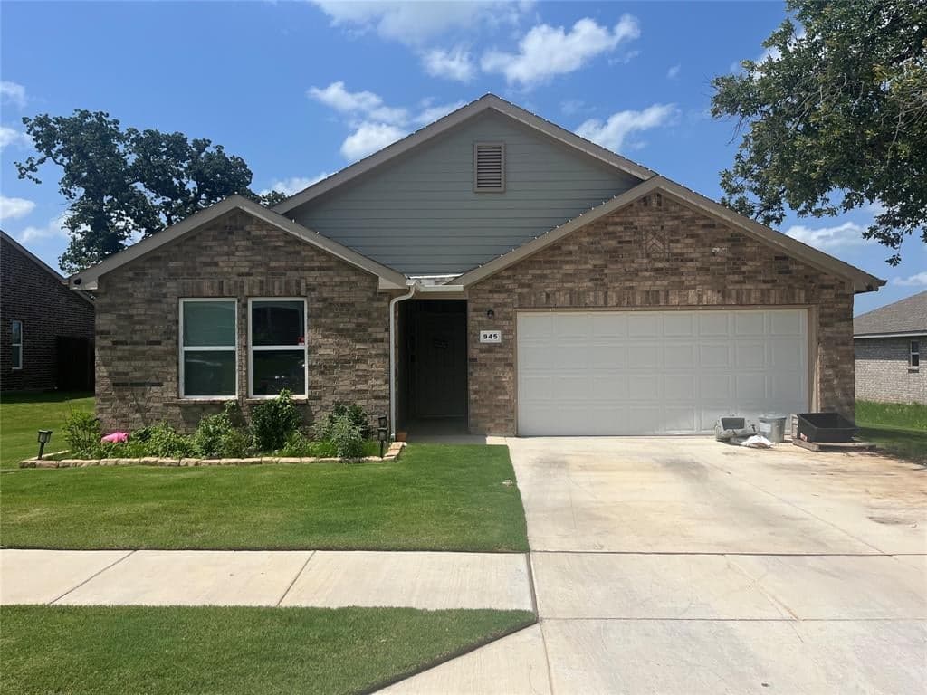 945 Ben Dr