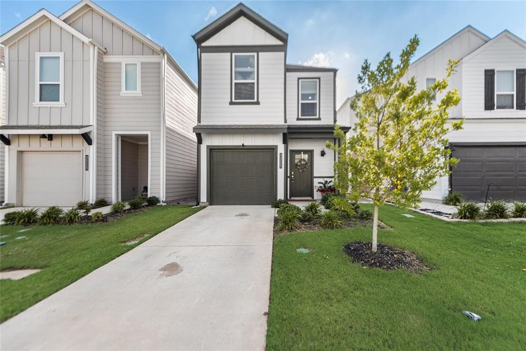 3225 Hampton Dr