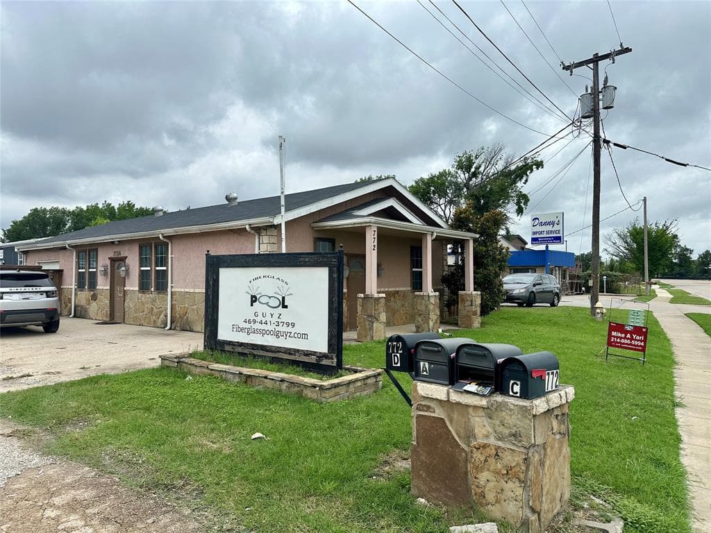 772 E Main St