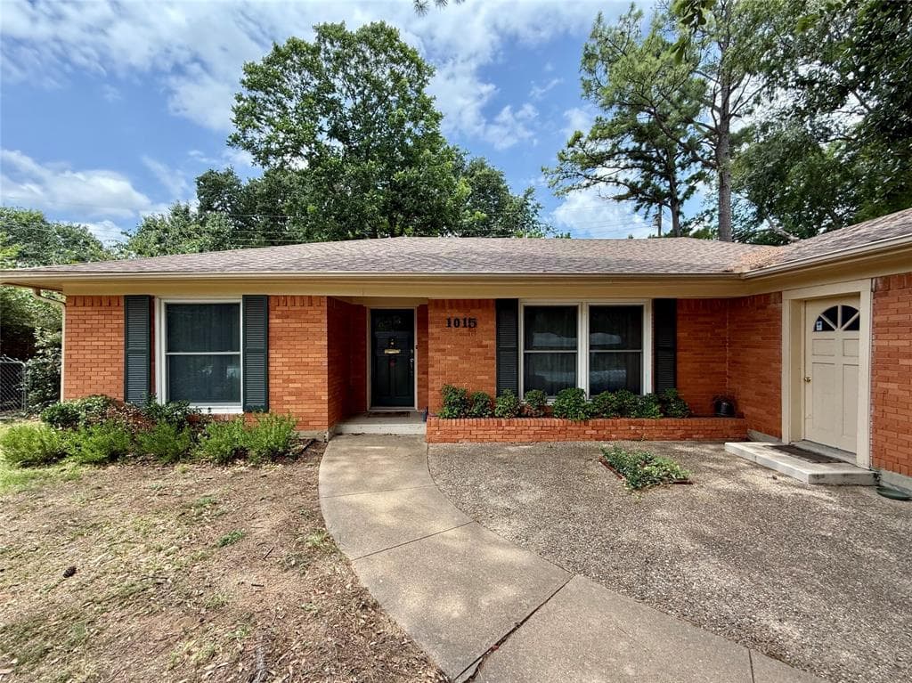 1015 Brookhollow Dr