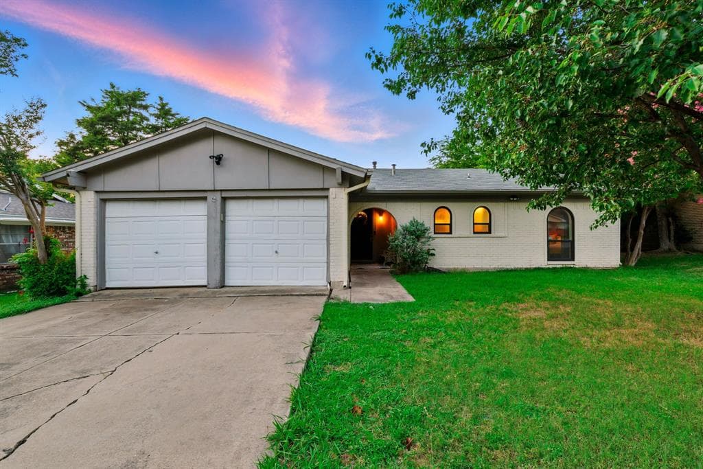7525 Maple Dr