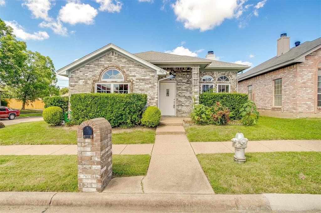802 Greenridge Dr