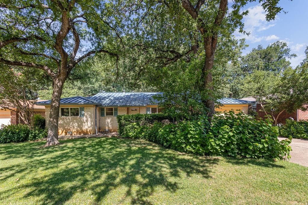 712 Oakwood Dr