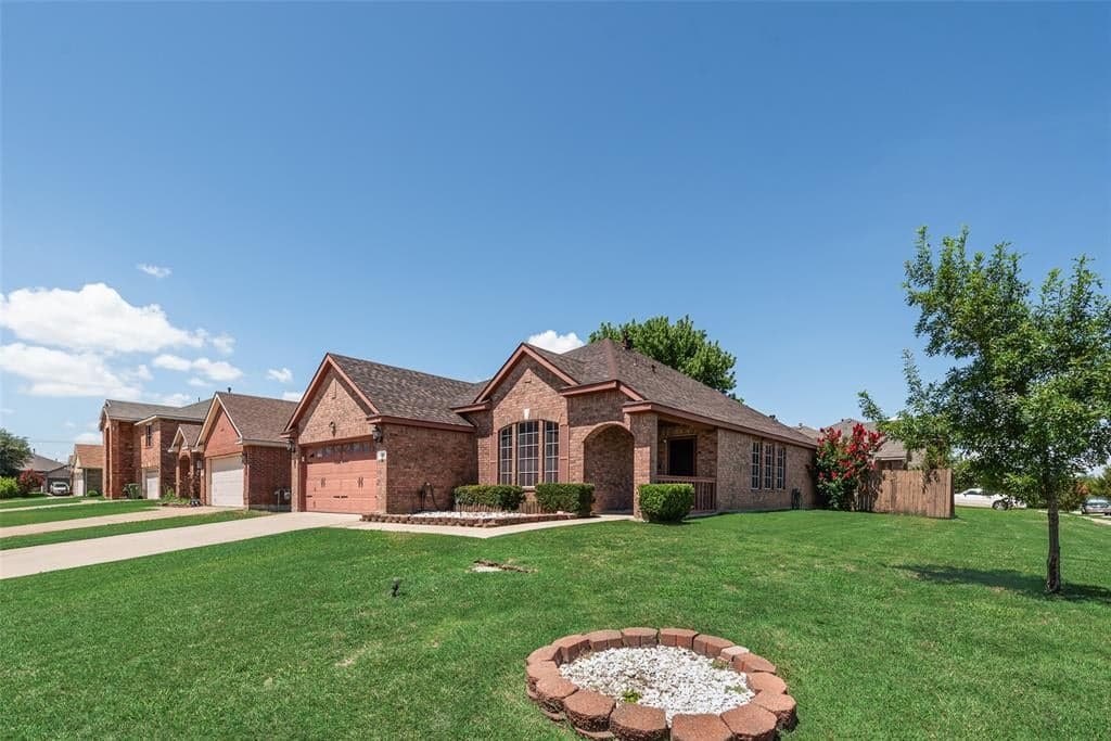 6807 Lake Jackson Dr