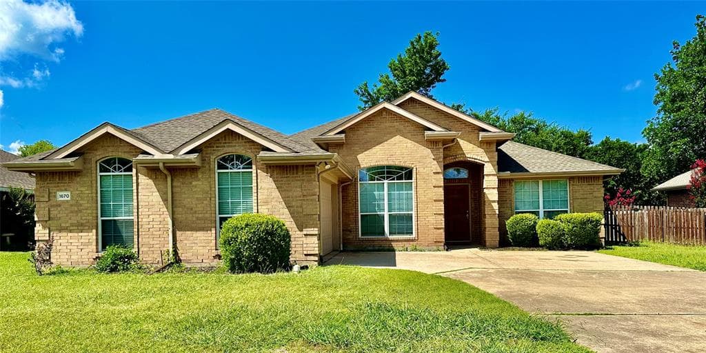 1670 Ashbourne Dr