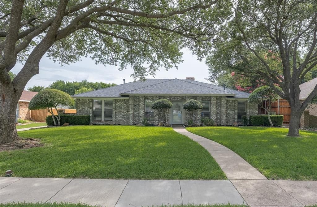 1310 David Dr