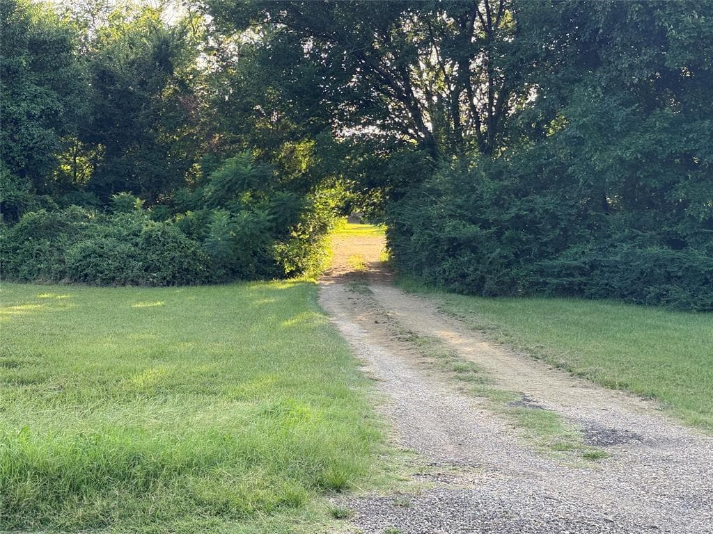 877 Farm Road 900 N