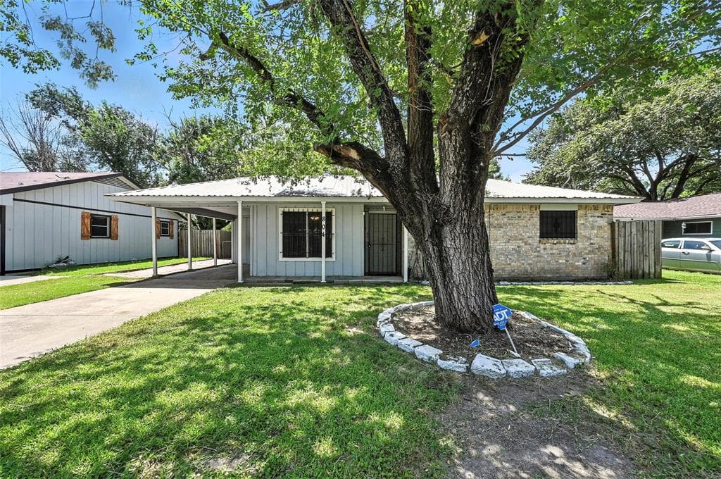 804 Live Oak St