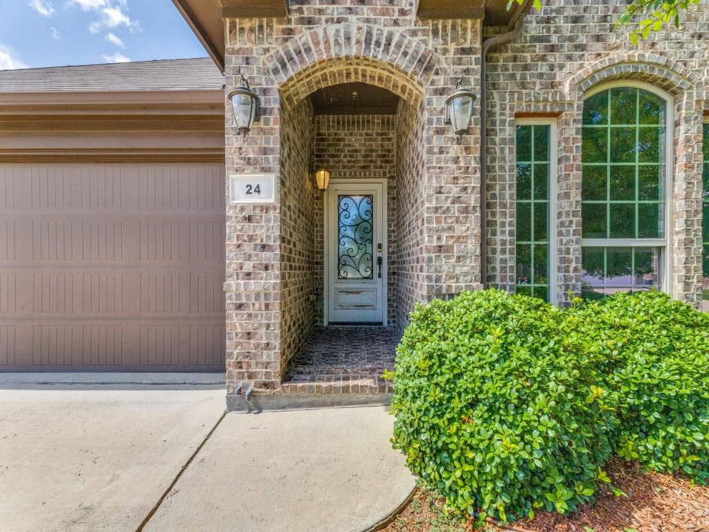 24 Oakridge Ln