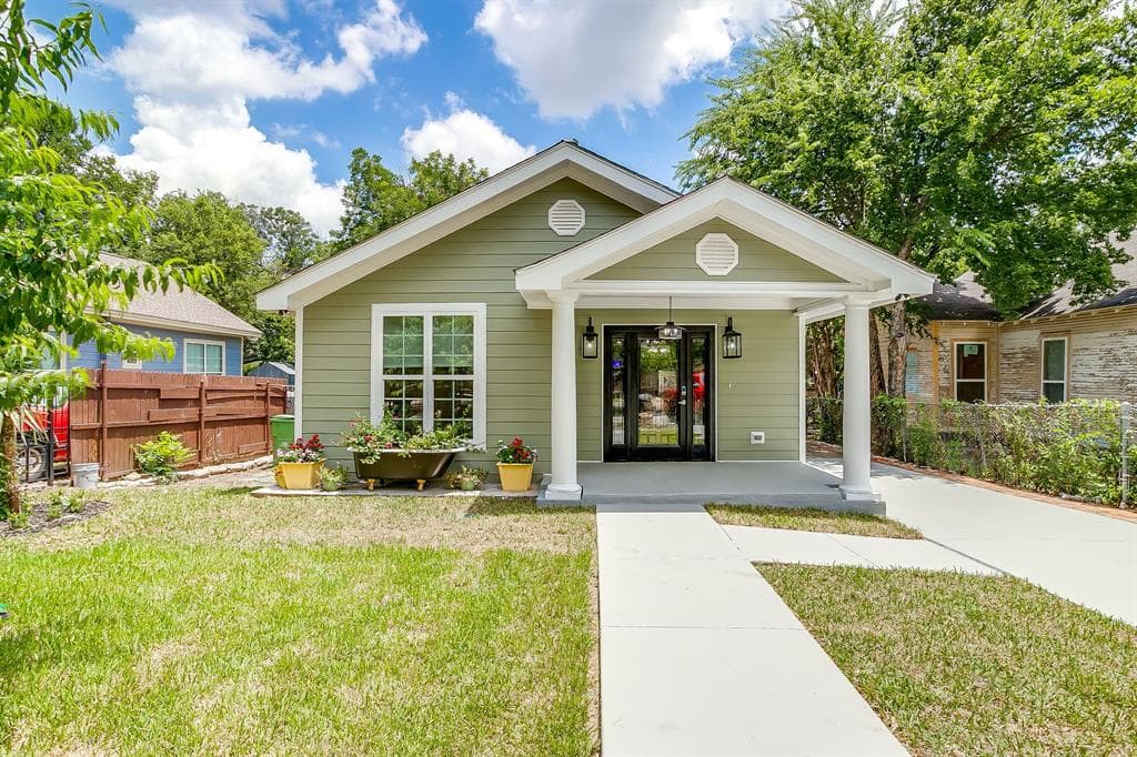 2406 Gould Ave