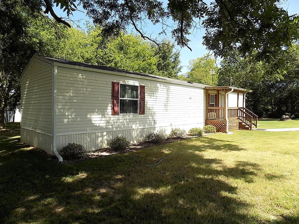 390 Grand Saline St