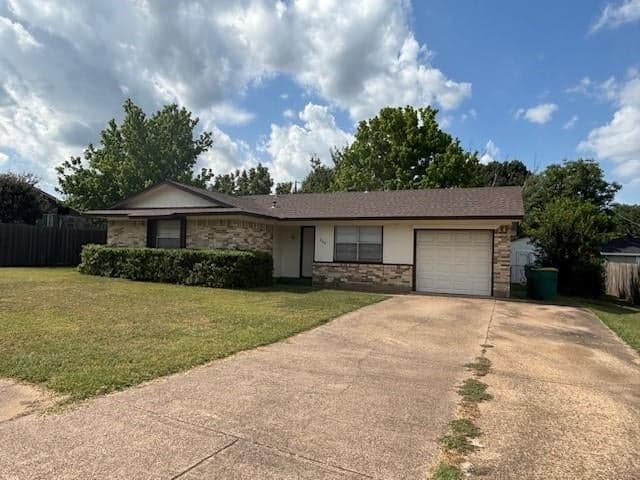 707 Lisa Ln