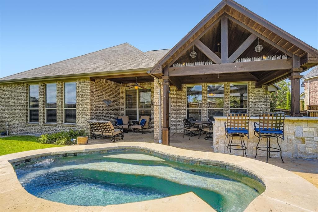 1520 Fallingwater Trl