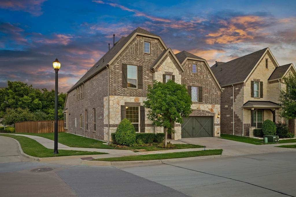 718 Waterbrook Pkwy