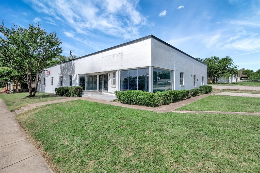 2200 Evans Ave