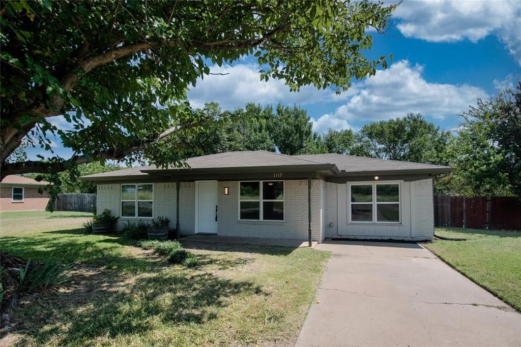 1117 Ross Ln