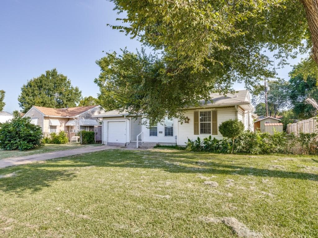 1513 Lakeside Dr