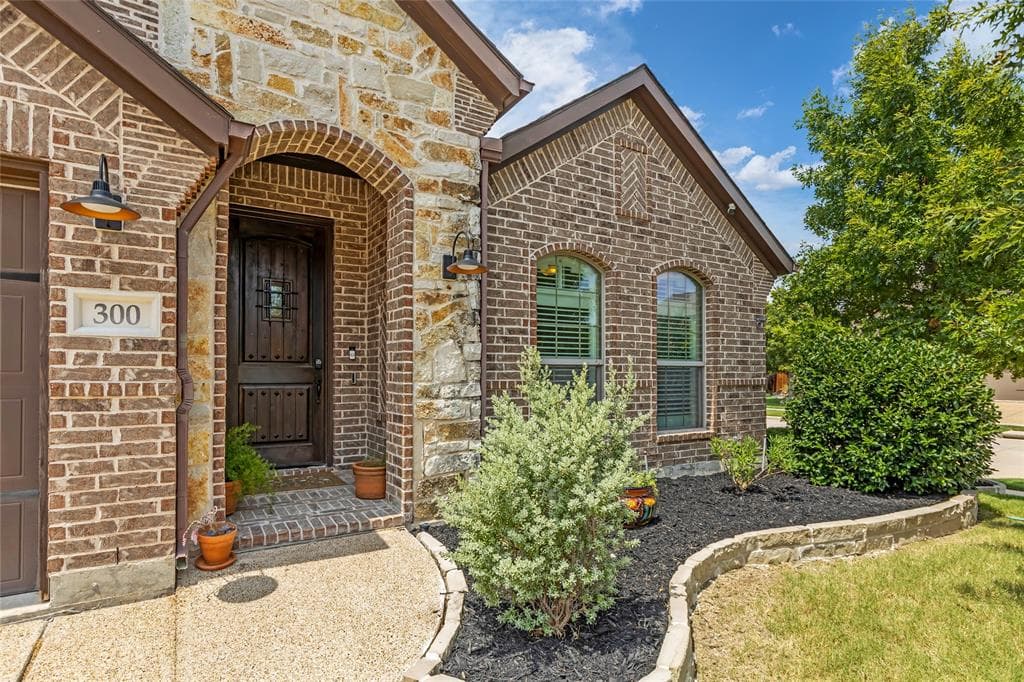 300 Hawks Dr