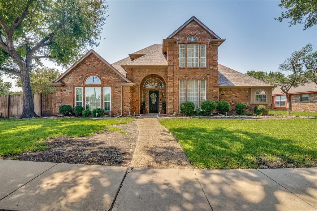 2001 Diamond Oaks Dr