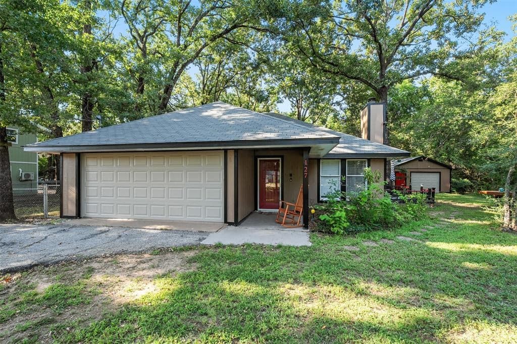 127 Hideaway Cir
