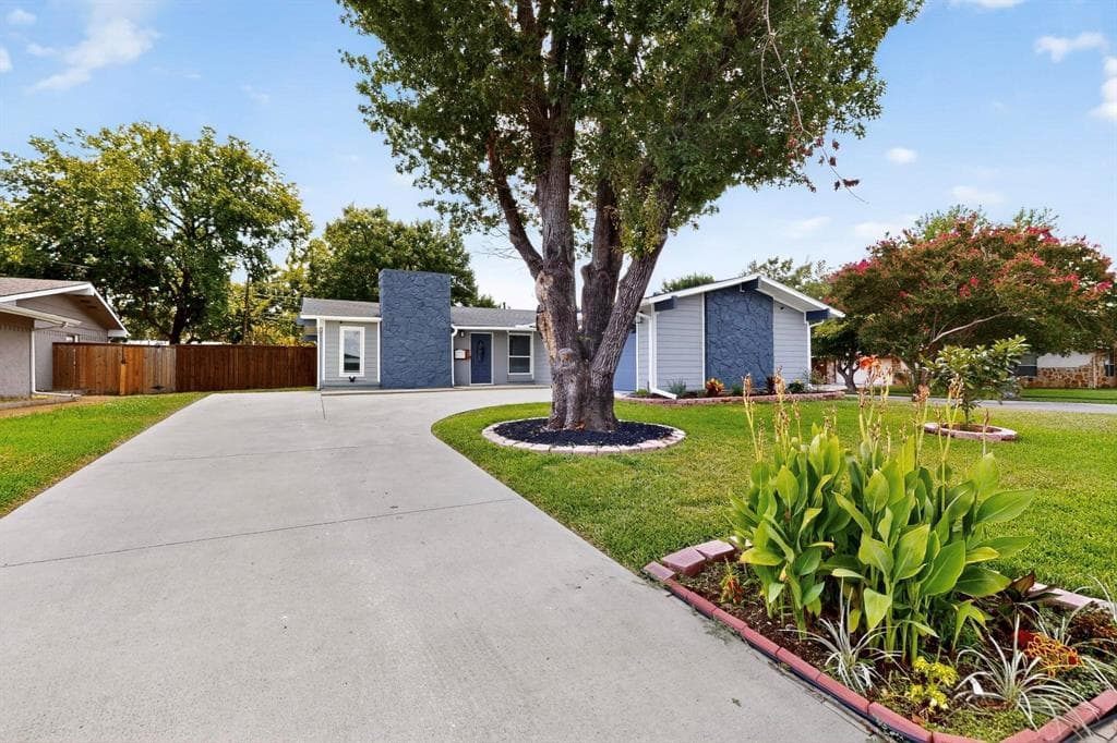 3006 Wildflower Dr