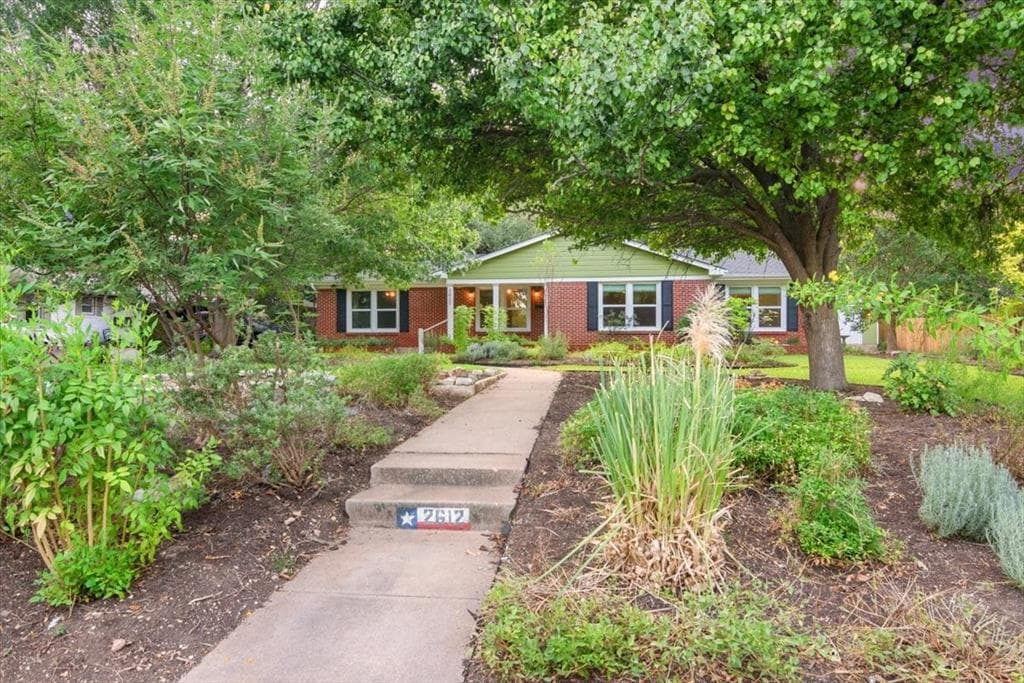 2612 Starr Dr