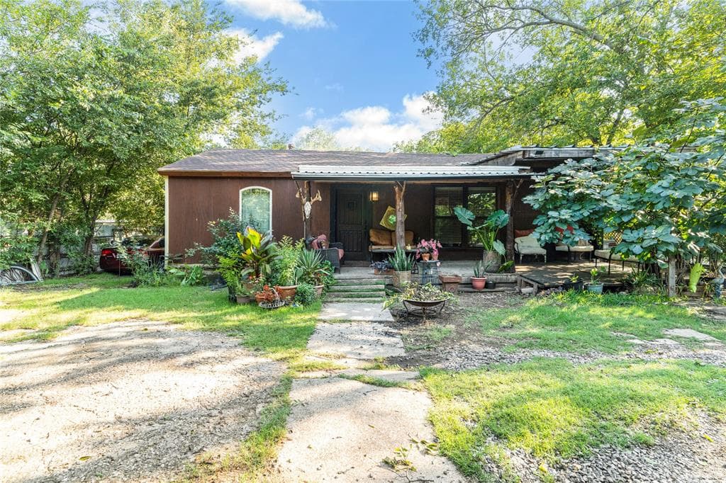 548 Elston Dr