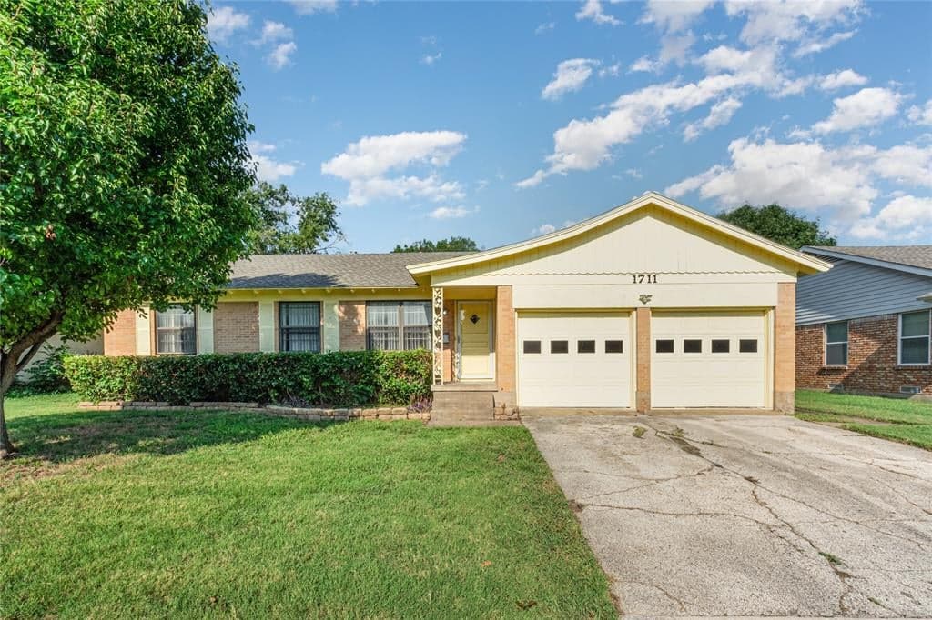 1711 N Pl