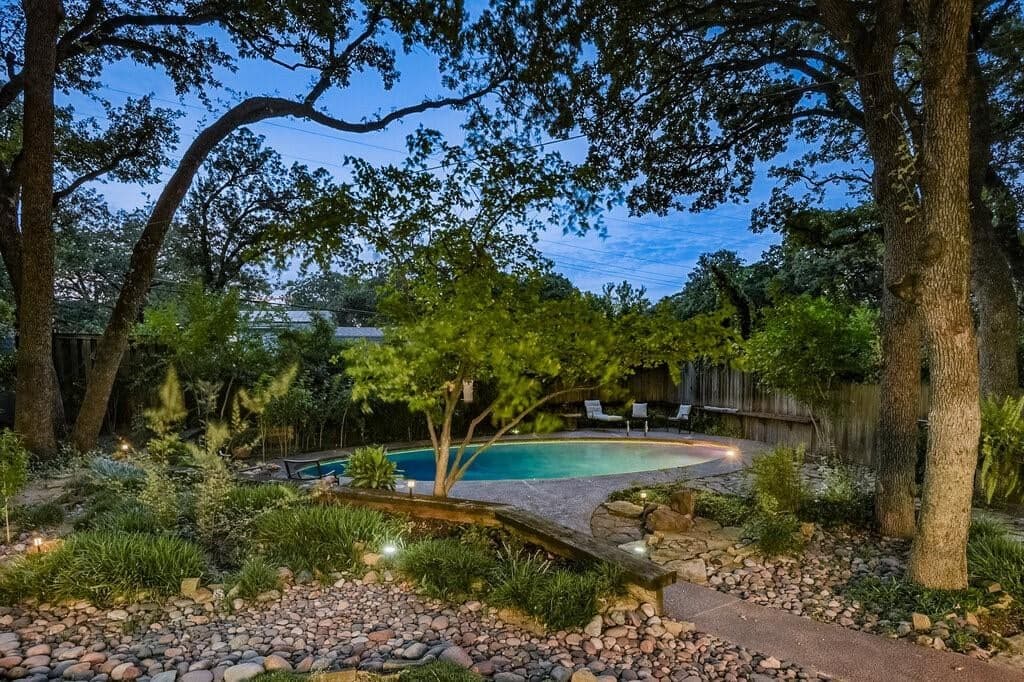 1104 Sherwood Dr