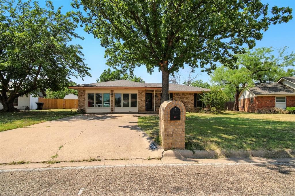 1008 Chriswood Dr