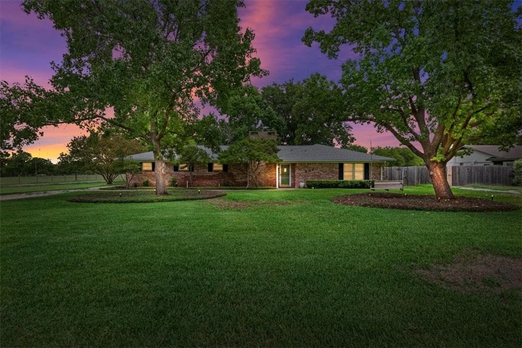 400 Blue Jay Dr