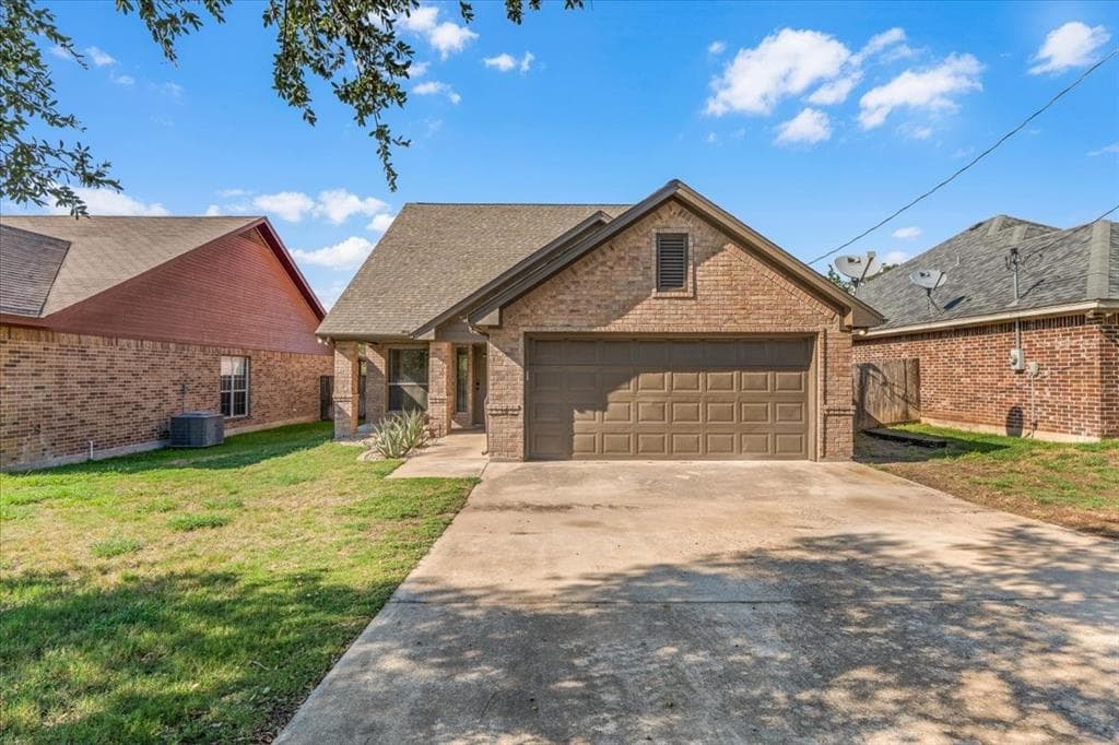 1012 Keechi St