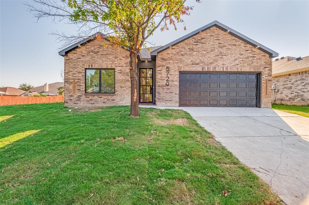 5720 Hunters Bend Ln