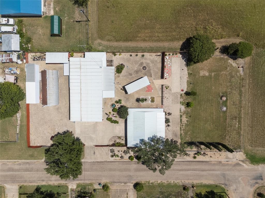 303 Westlake Dr
