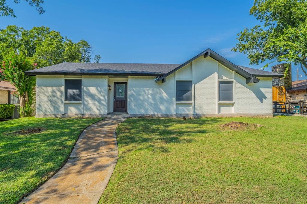 3305 Country Ln